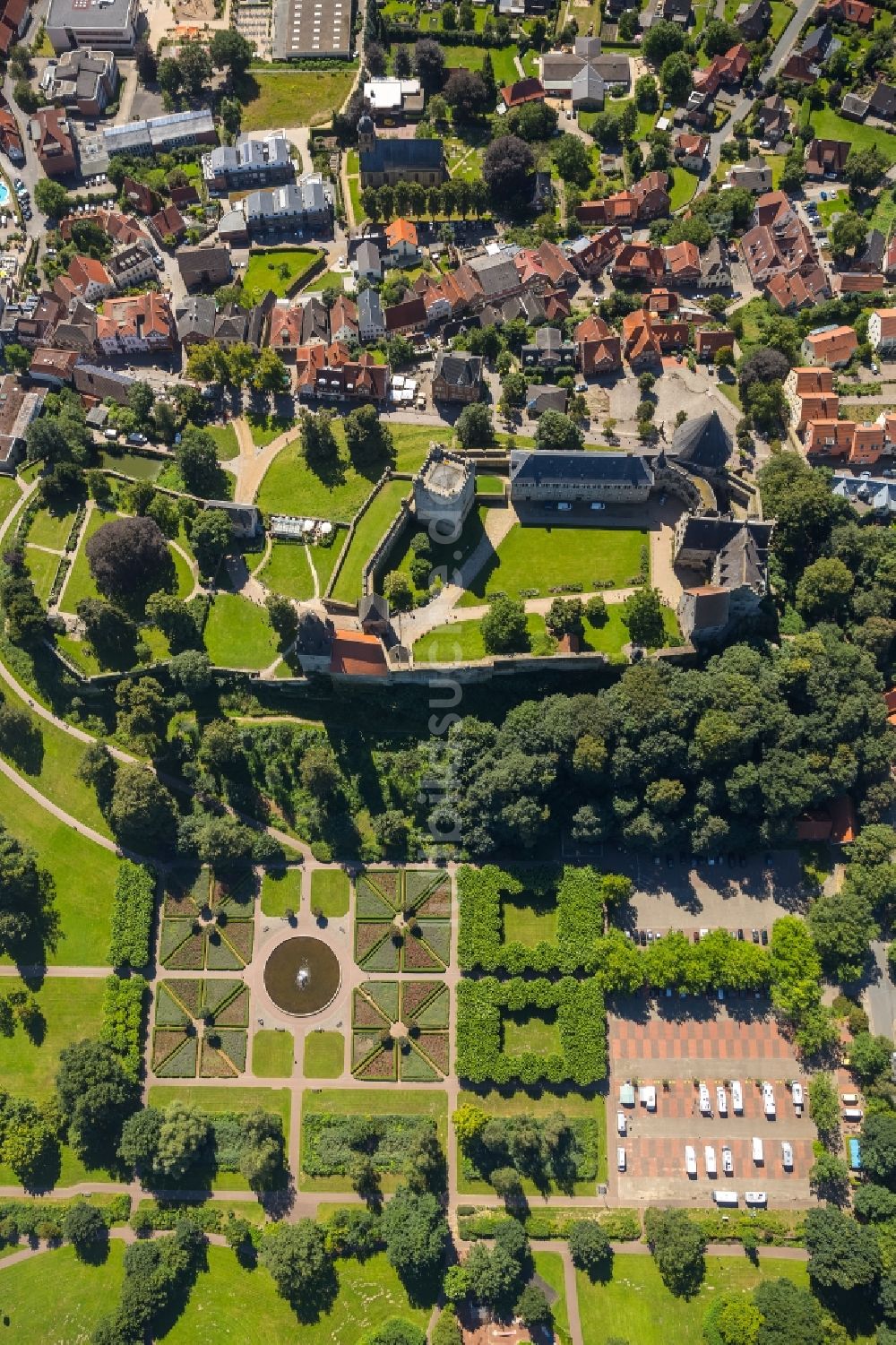 Bad Bentheim aus der Vogelperspektive: Burganlage des Schloss Burg Bentheim an der Schloßstraße in Bad Bentheim im Bundesland Niedersachsen, Deutschland