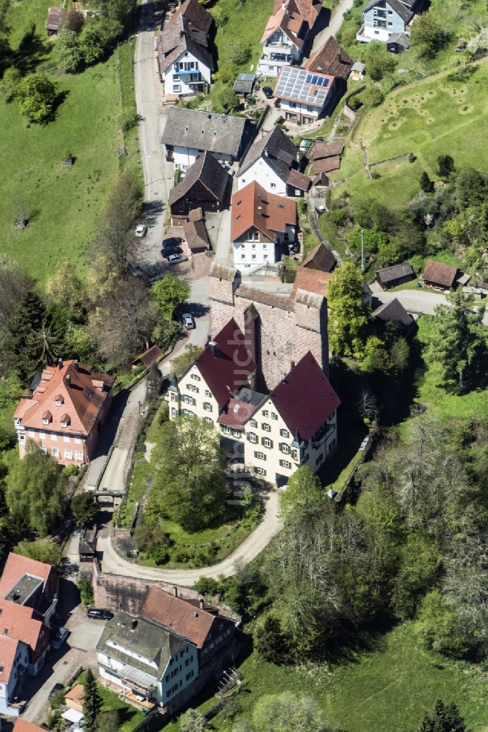 Luftbild Altensteig - Burganlage des Schloss Burg Berneck in Altensteig im Bundesland Baden-Württemberg, Deutschland