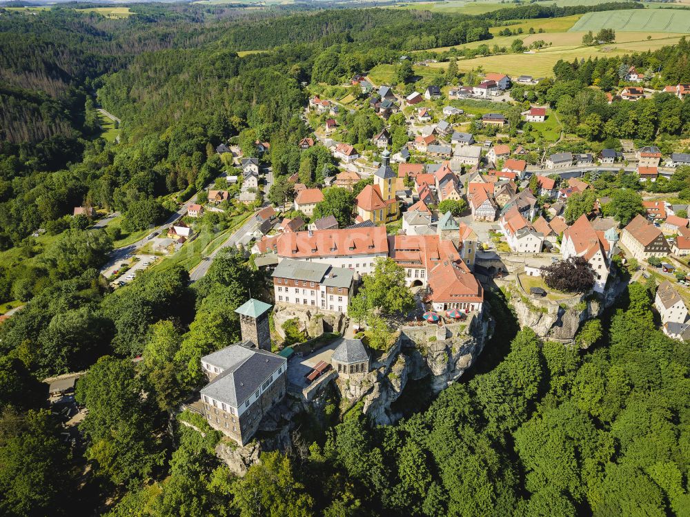 Luftaufnahme Hohnstein - Burganlage des Schloss Burg Hohnstein in Hohnstein im Bundesland Sachsen, Deutschland