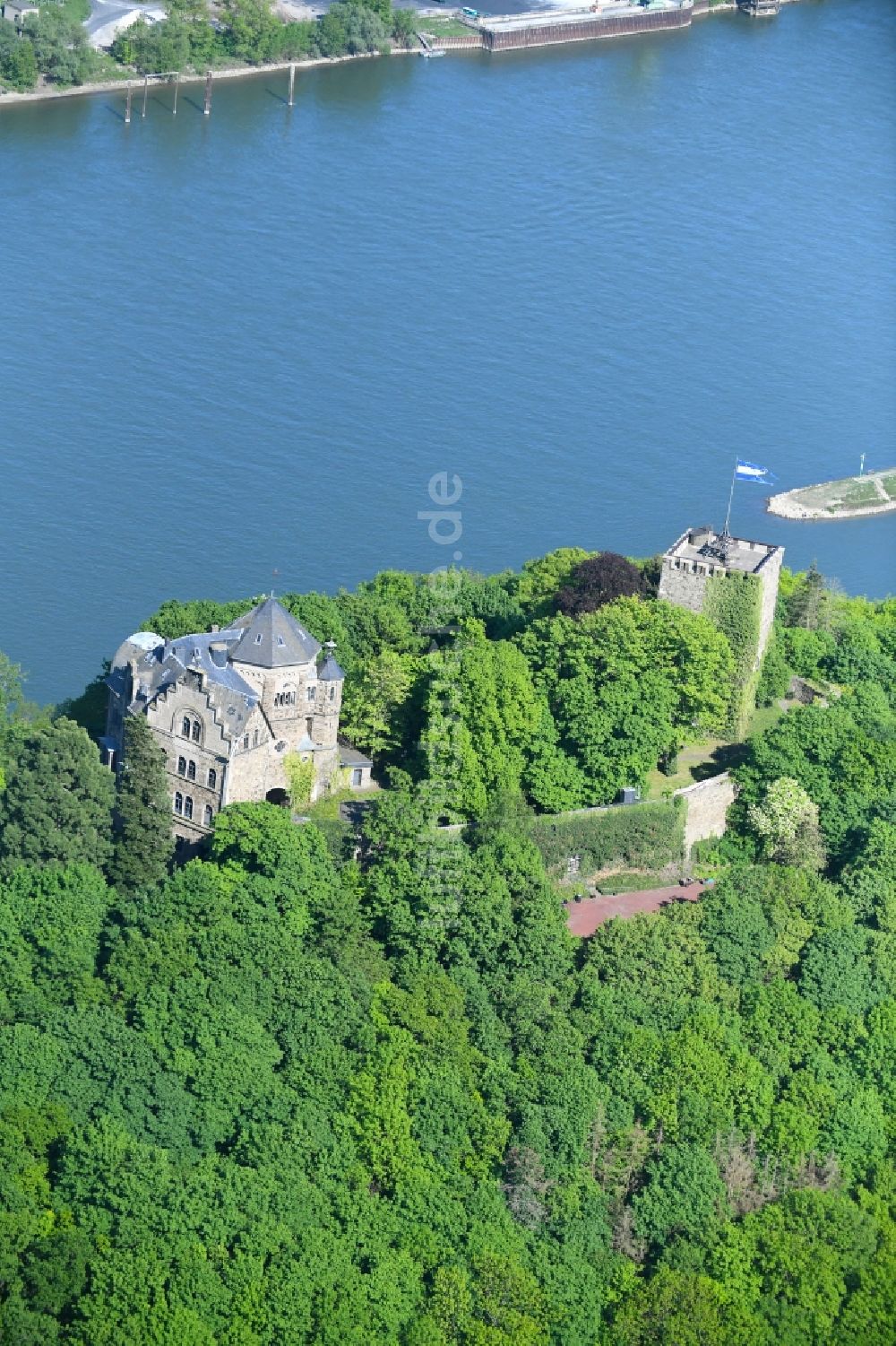 Luftaufnahme Bad Breisig - Burganlage des Schloss Burg Rheineck in Bad Breisig im Bundesland Rheinland-Pfalz, Deutschland