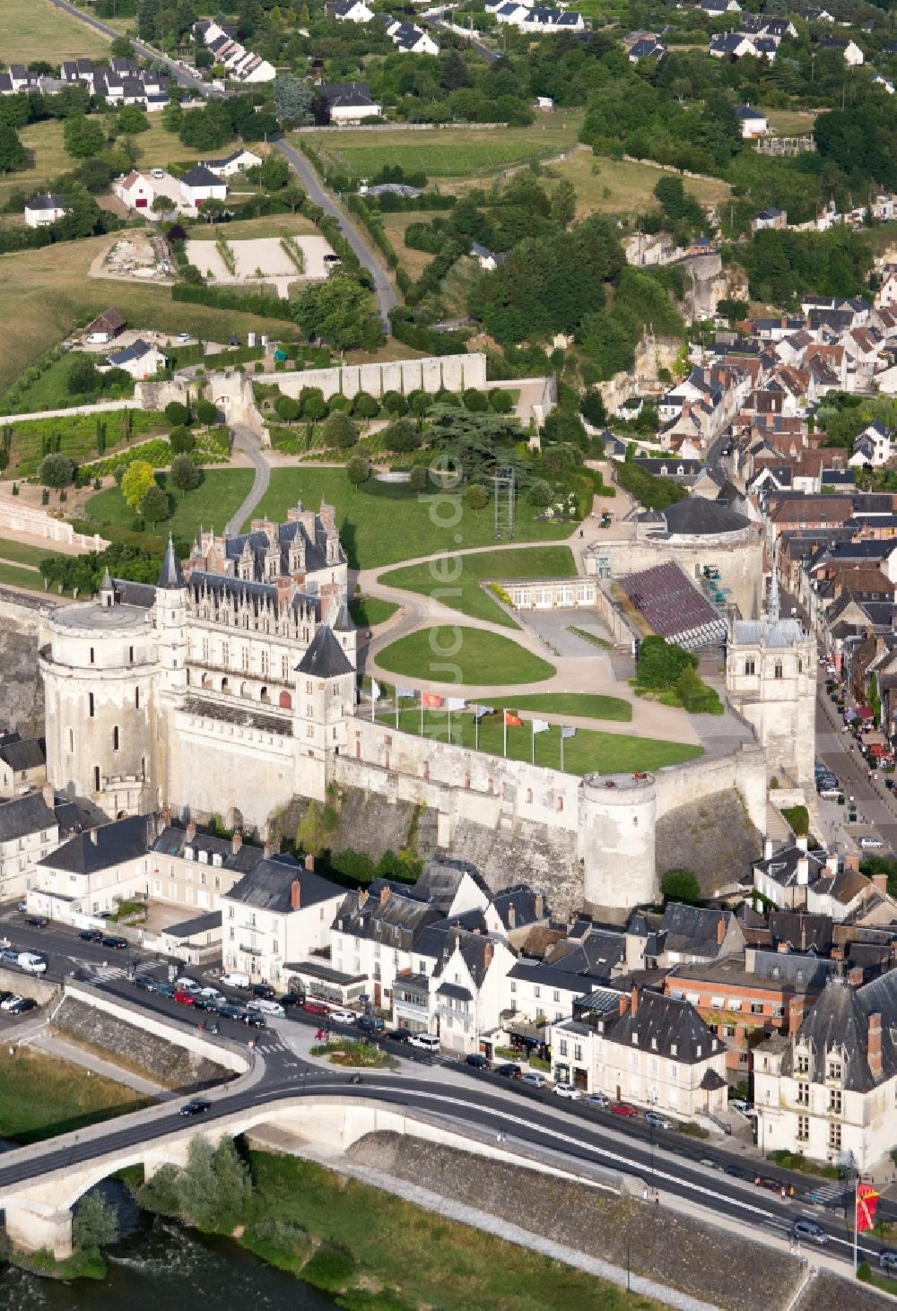 Amboise aus der Vogelperspektive: Burganlage des Schloss Chateau Royal d'Amboise in Amboise in Centre-Val de Loire, Frankreich