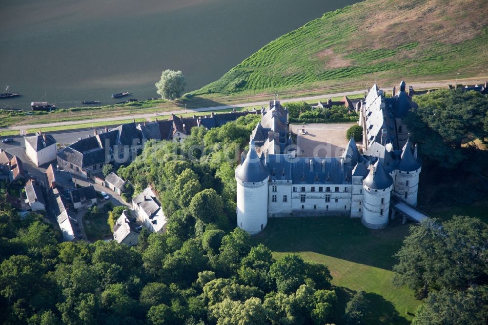 Luftbild Chaumont-sur-Loire - Burganlage des Schloss Chaumont in Chaumont-sur-Loire in Centre-Val de Loire, Frankreich