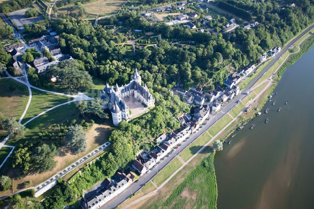 Chaumont-sur-Loire von oben - Burganlage des Schloss Chaumont in Chaumont-sur-Loire in Centre-Val de Loire, Frankreich