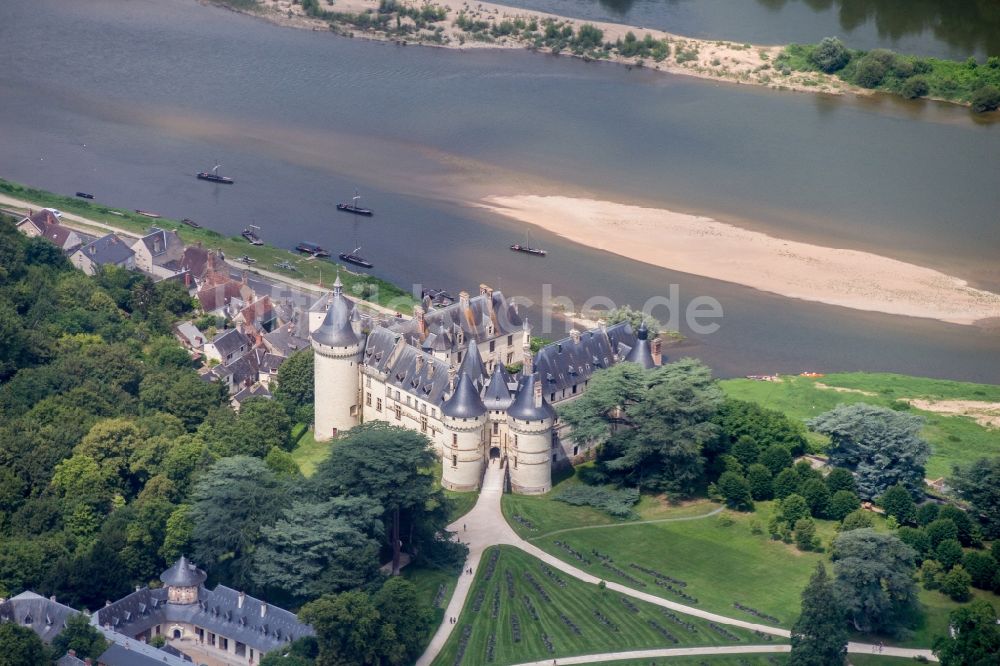 Chaumont-sur-Loire von oben - Burganlage des Schloss Chaumont in Chaumont-sur-Loire in Centre-Val de Loire, Frankreich