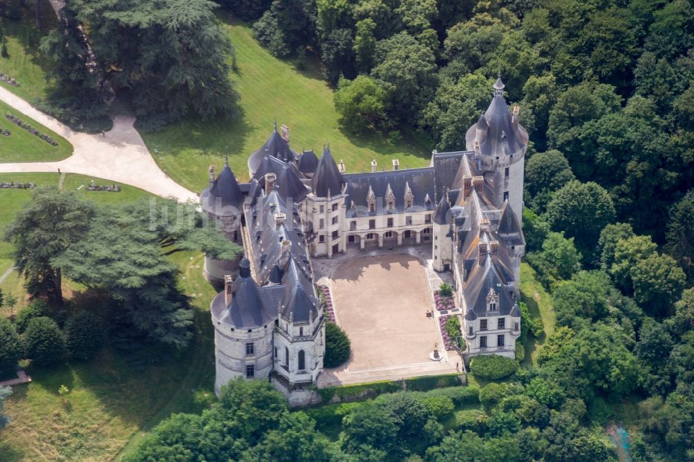 Chaumont-sur-Loire aus der Vogelperspektive: Burganlage des Schloss Chaumont in Chaumont-sur-Loire in Centre-Val de Loire, Frankreich