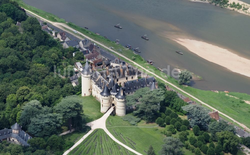 Luftbild Chaumont-sur-Loire - Burganlage des Schloss Chaumont in Chaumont-sur-Loire in Centre-Val de Loire, Frankreich