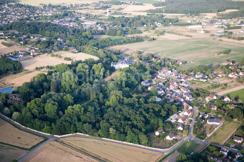 Chouzy-sur-Cisse aus der Vogelperspektive: Burganlage des Schloss Chouzy-sur-Cisse in Chouzy-sur-Cisse in Centre-Val de Loire, Frankreich