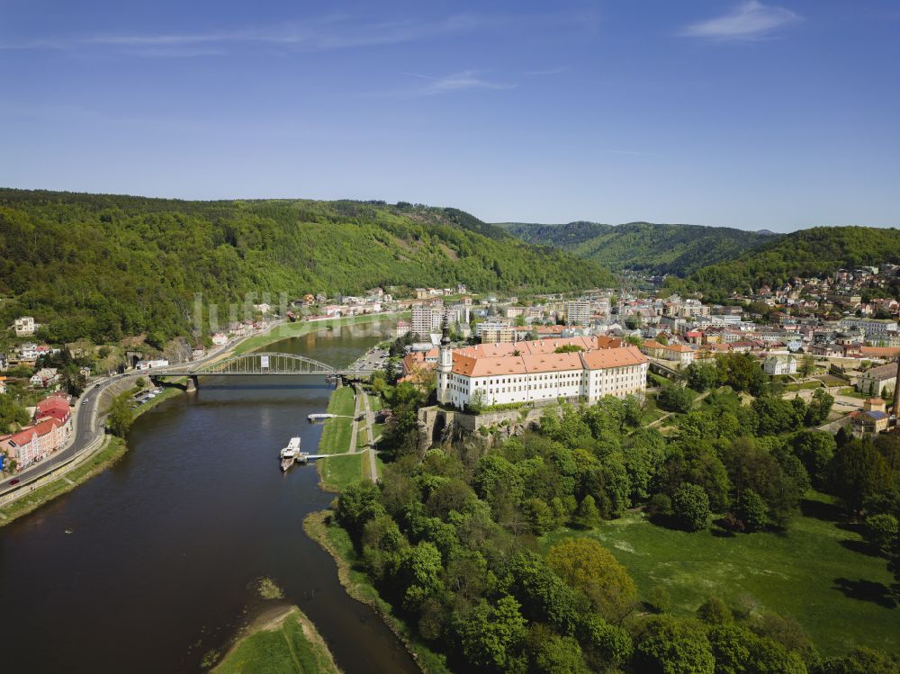 Luftbild Decin - Burganlage des Schloss in Decin in Ustecky kraj - Aussiger Region, Tschechien