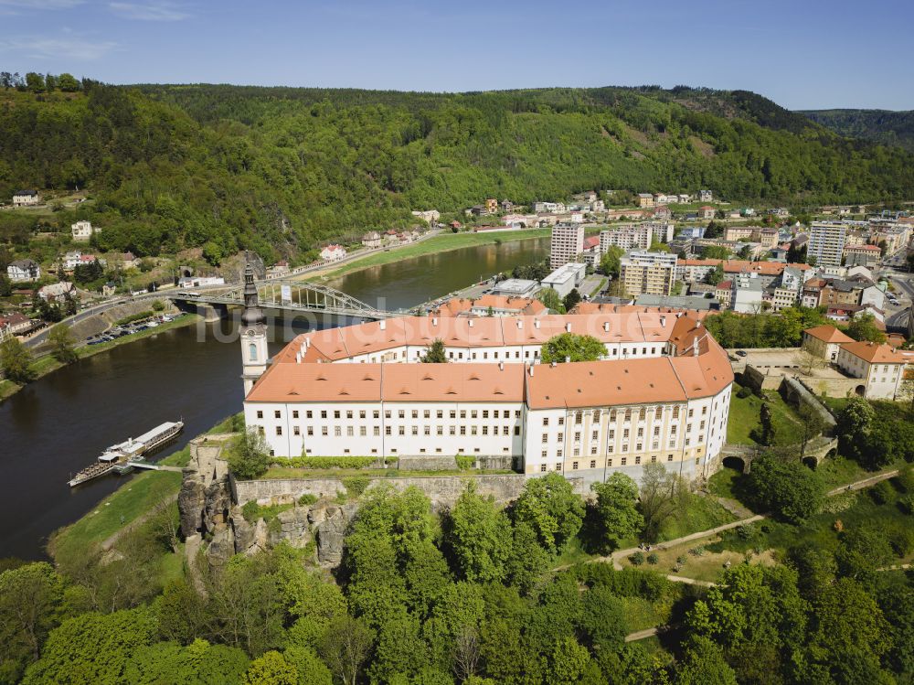 Luftbild Decin - Burganlage des Schloss in Decin in Ustecky kraj - Aussiger Region, Tschechien