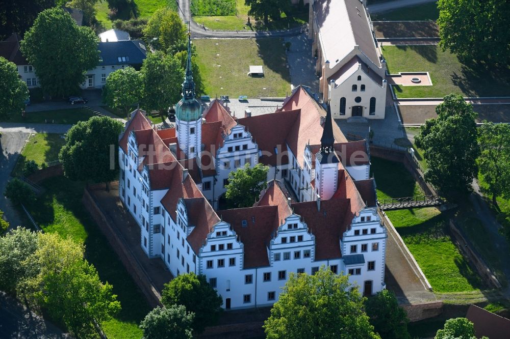 Doberlug-Kirchhain von oben - Burganlage des Schloss Doberlug in Doberlug-Kirchhain im Bundesland Brandenburg, Deutschland