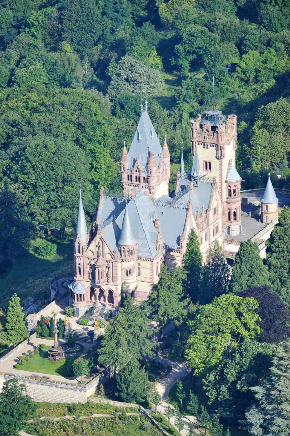 Luftbild Königswinter - Burganlage Schloss Drachenburg in Königswinter im Bundesland Nordrhein-Westfalen, Deutschland