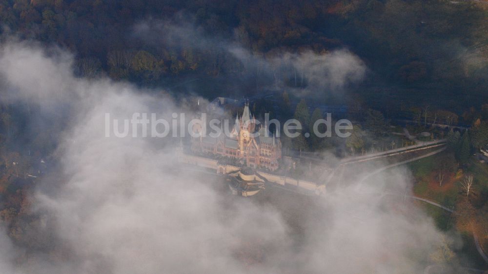 Luftaufnahme Königswinter - Burganlage Schloss Drachenburg in Königswinter im Bundesland Nordrhein-Westfalen, Deutschland