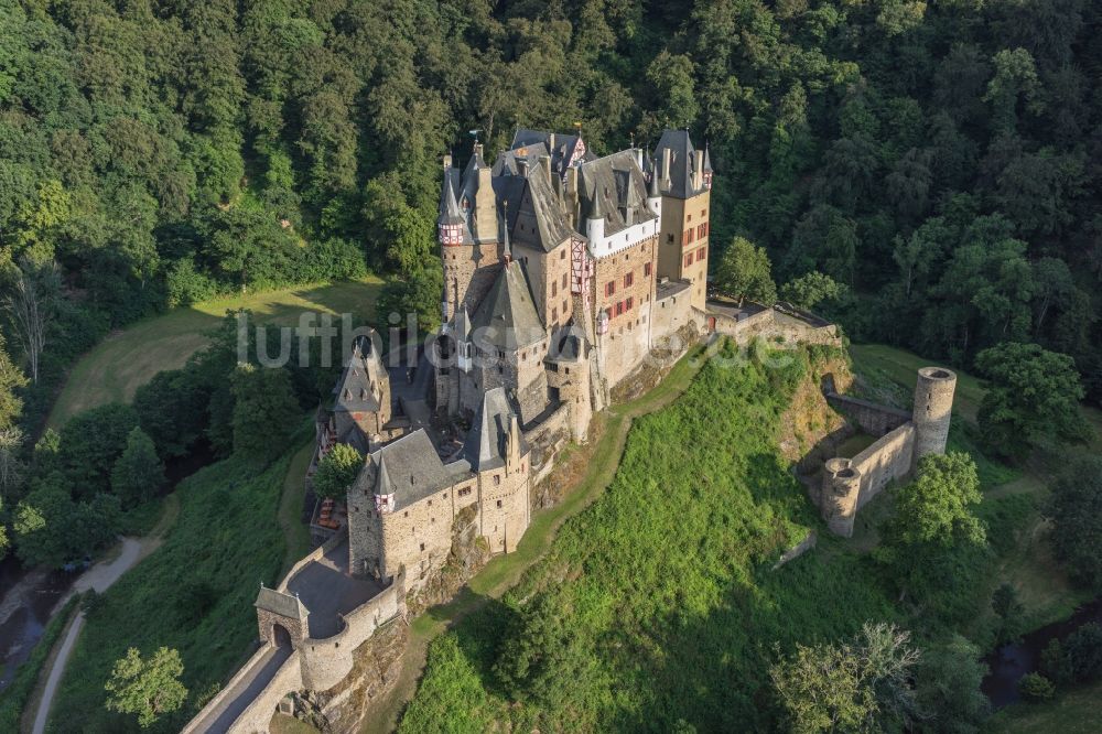 Luftbild Wierschem - Burganlage des Schloss Eltz in Wierschem im Bundesland Rheinland-Pfalz