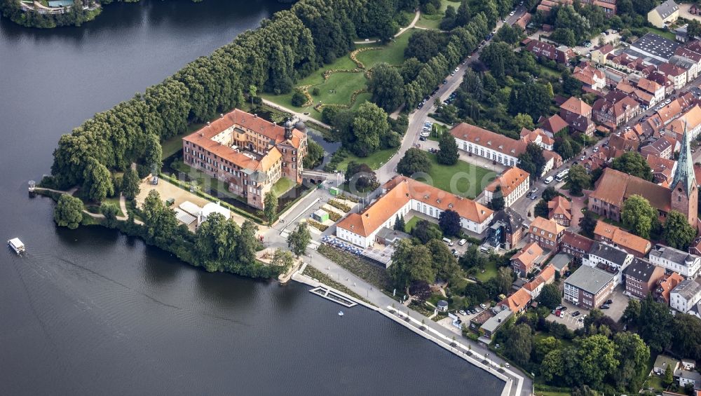 Luftbild Eutin - Burganlage des Schloss Eutin in Eutin im Bundesland Schleswig-Holstein