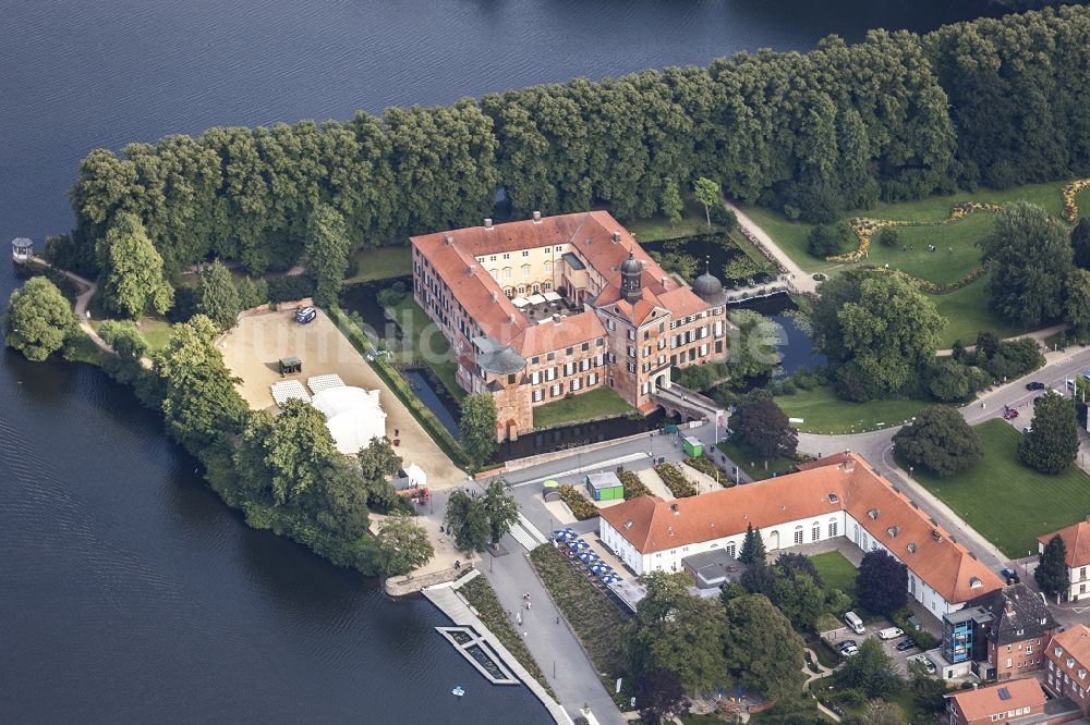 Luftaufnahme Eutin - Burganlage des Schloss Eutin in Eutin im Bundesland Schleswig-Holstein