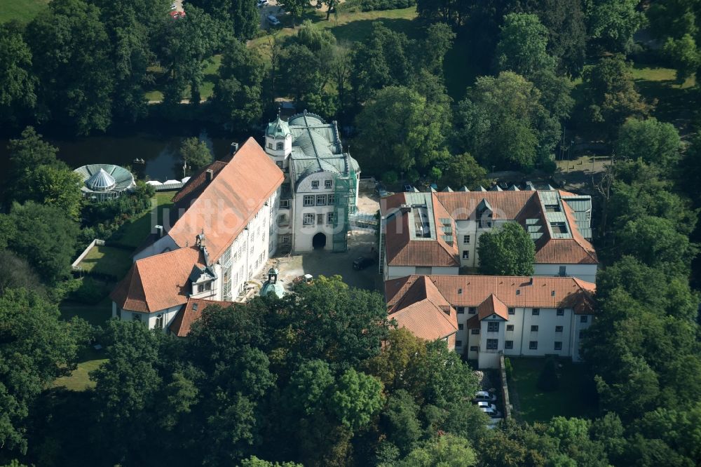 Gifhorn von oben - Burganlage des Schloss in Gifhorn im Bundesland Niedersachsen