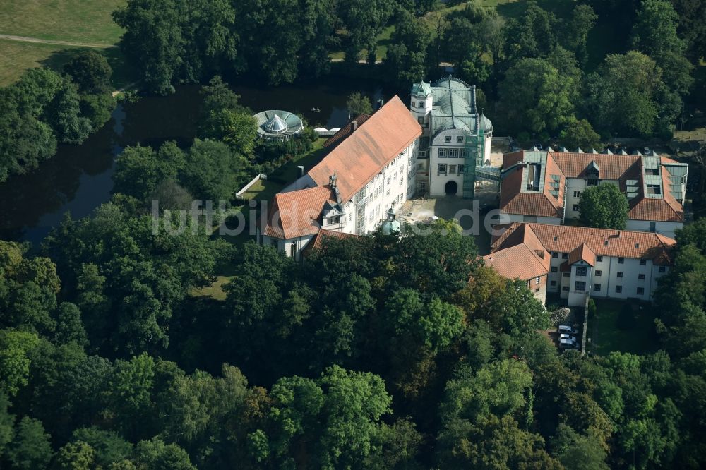 Gifhorn aus der Vogelperspektive: Burganlage des Schloss in Gifhorn im Bundesland Niedersachsen