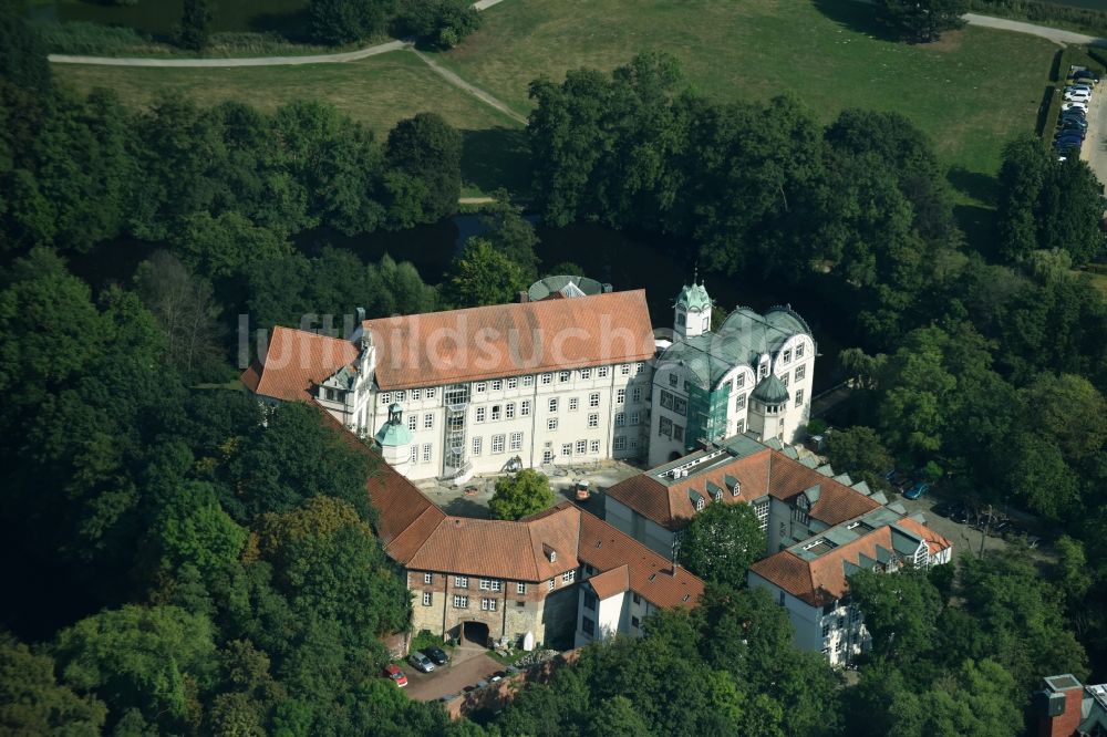 Gifhorn von oben - Burganlage des Schloss in Gifhorn im Bundesland Niedersachsen