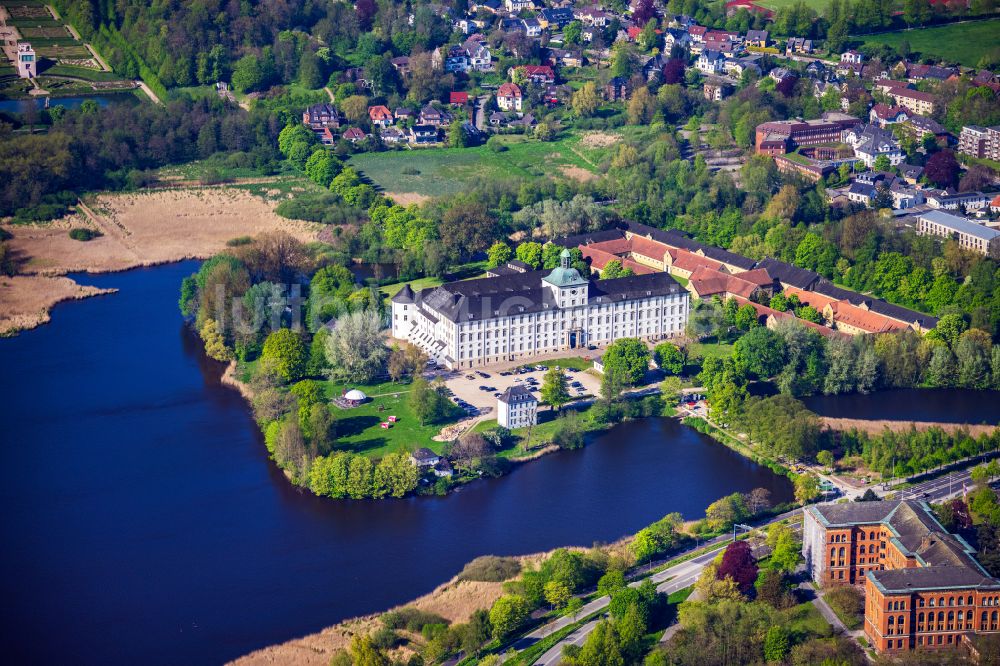 Schleswig aus der Vogelperspektive: Burganlage des Schloss Gottorf im Ortsteil Annettenhöh in Schleswig im Bundesland Schleswig-Holstein