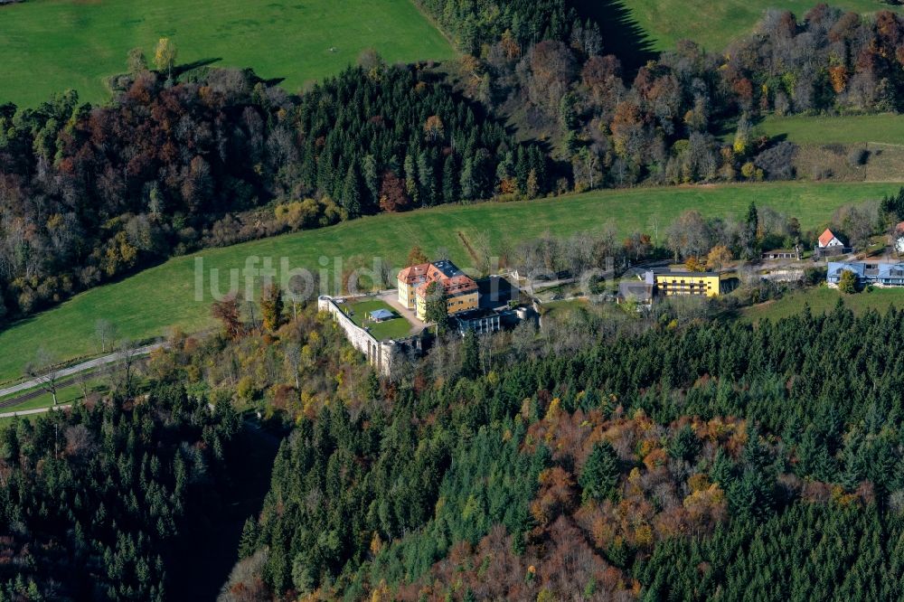 Luftbild Gomadingen - Burganlage des Schloss Grafeneck in Gomadingen im Bundesland Baden-Württemberg, Deutschland