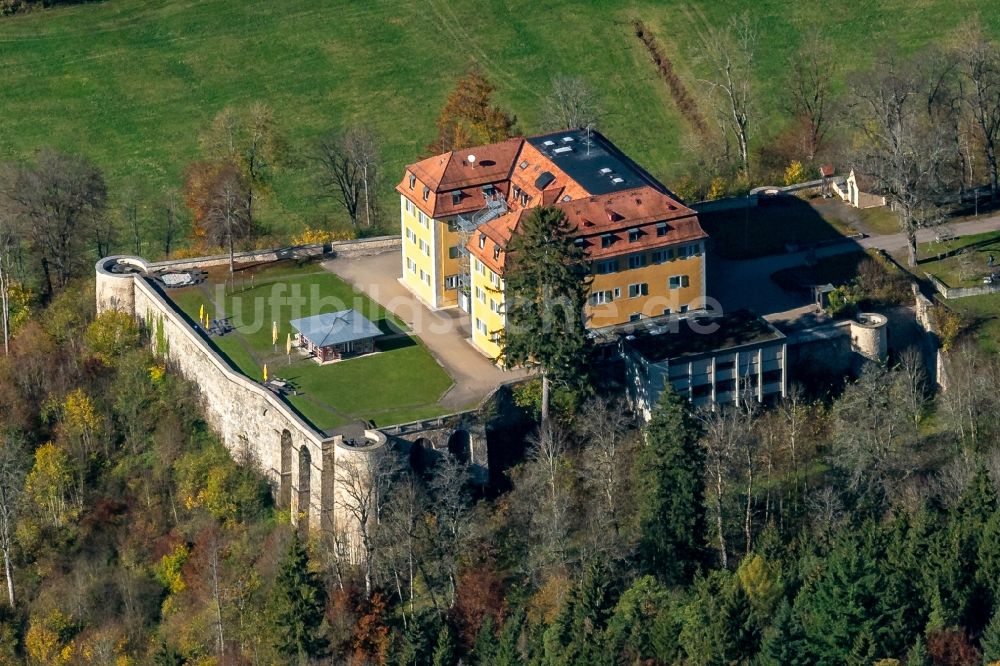 Gomadingen von oben - Burganlage des Schloss Grafeneck in Gomadingen im Bundesland Baden-Württemberg, Deutschland