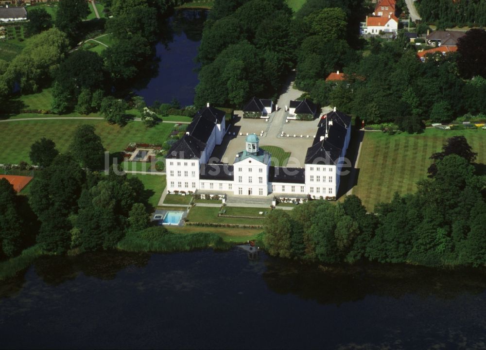 Gråsten aus der Vogelperspektive: Burganlage des Schloss Gravenstein in Grasten in Region Syddanmark, Dänemark