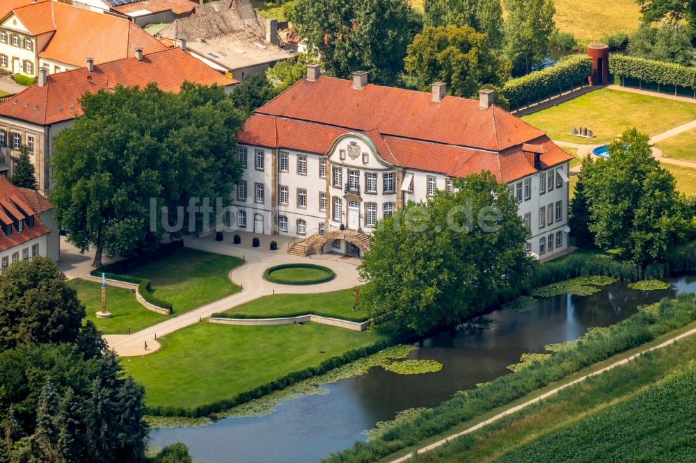 Luftbild Harkotten - Burganlage des Schloss Harkotten in Harkotten im Bundesland Nordrhein-Westfalen, Deutschland