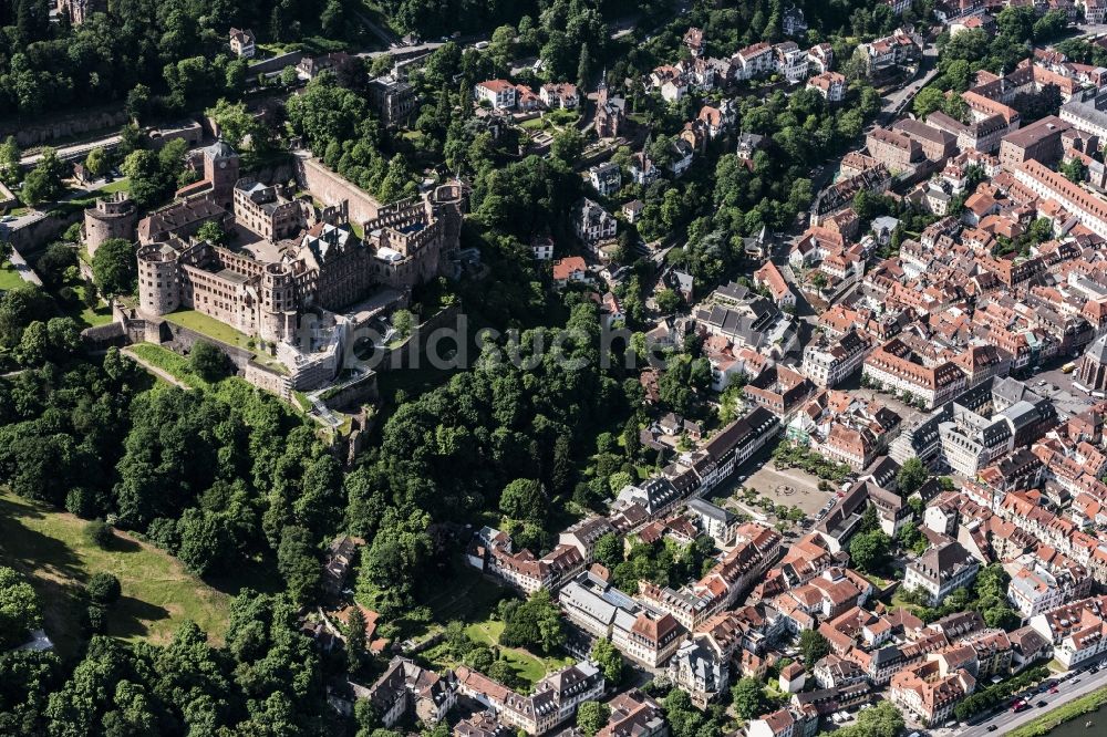 Luftaufnahme Heidelberg - Burganlage des Schloss Heidelberg in Heidelberg im Bundesland Baden-Württemberg, Deutschland