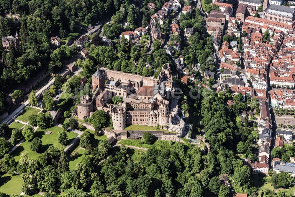 Heidelberg aus der Vogelperspektive: Burganlage des Schloss Heidelberg in Heidelberg im Bundesland Baden-Württemberg, Deutschland