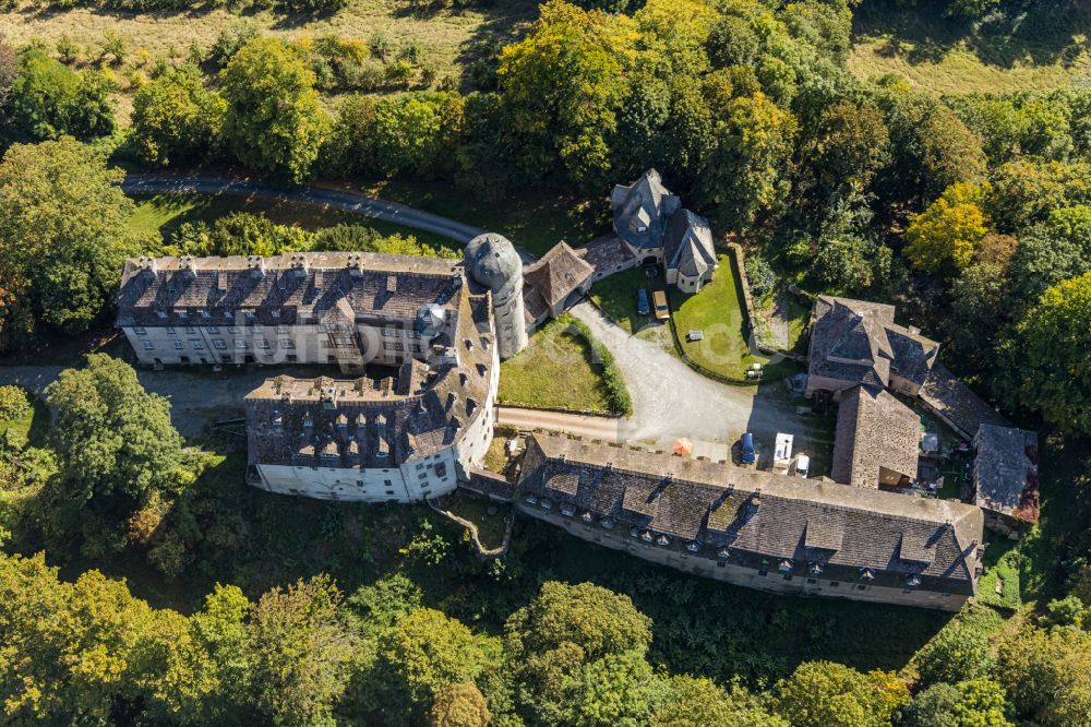 Hinnenburg von oben - Burganlage Schloss Hinnenburg in Hinnenburg im Bundesland Nordrhein-Westfalen, Deutschland