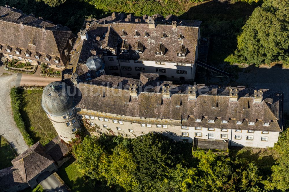 Hinnenburg aus der Vogelperspektive: Burganlage Schloss Hinnenburg in Hinnenburg im Bundesland Nordrhein-Westfalen, Deutschland