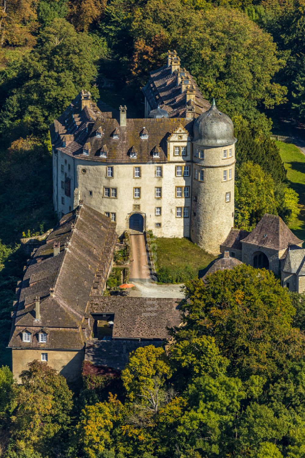 Luftaufnahme Hinnenburg - Burganlage Schloss Hinnenburg in Hinnenburg im Bundesland Nordrhein-Westfalen, Deutschland