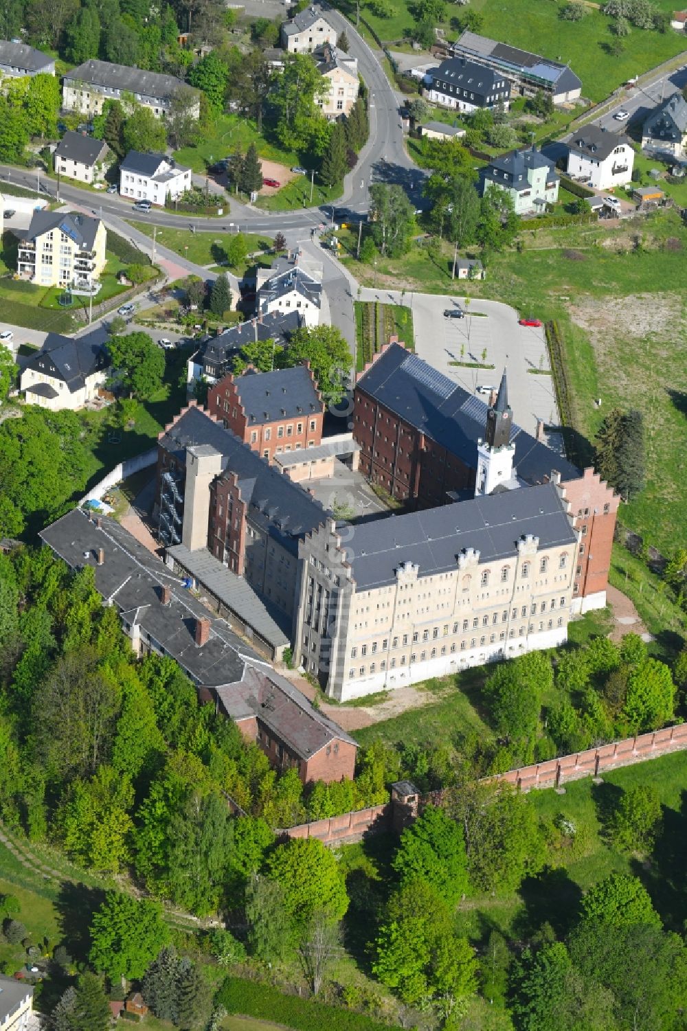 Stollberg/Erzgeb. von oben - Burganlage des Schloss Hoheneck in Stollberg/Erzgeb. im Bundesland Sachsen, Deutschland