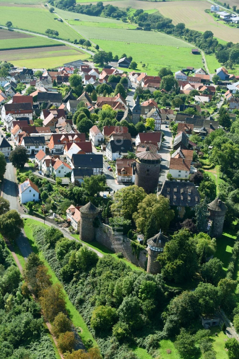 Luftaufnahme Trendelburg - Burganlage des Schloss Hotel Burg Trendelburg am Steinweg in Trendelburg im Bundesland Hessen, Deutschland