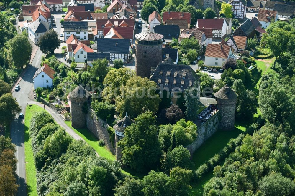 Trendelburg aus der Vogelperspektive: Burganlage des Schloss Hotel Burg Trendelburg am Steinweg in Trendelburg im Bundesland Hessen, Deutschland