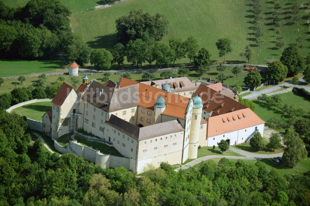 Lauchheim von oben - Burganlage des Schloss Kapfenburg in Lauchheim im Bundesland Baden-Württemberg