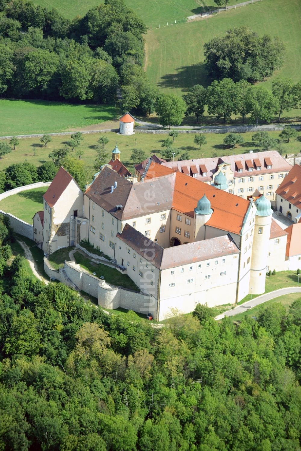 Luftbild Lauchheim - Burganlage des Schloss Kapfenburg in Lauchheim im Bundesland Baden-Württemberg