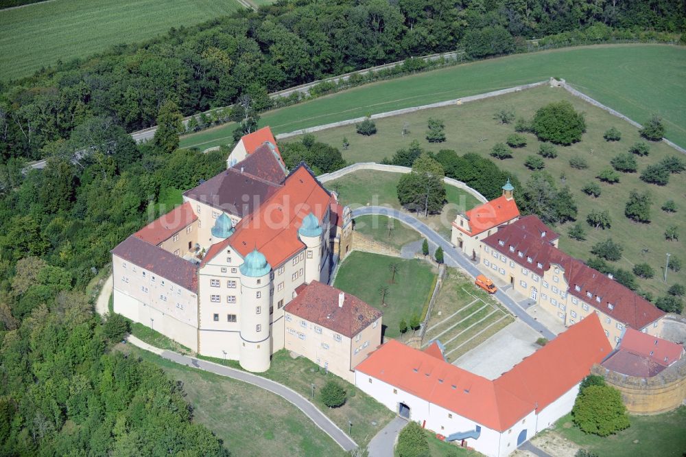 Lauchheim aus der Vogelperspektive: Burganlage des Schloss Kapfenburg in Lauchheim im Bundesland Baden-Württemberg