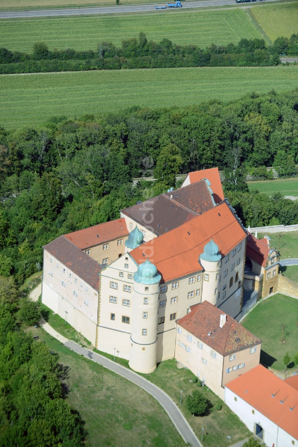 Luftbild Lauchheim - Burganlage des Schloss Kapfenburg in Lauchheim im Bundesland Baden-Württemberg