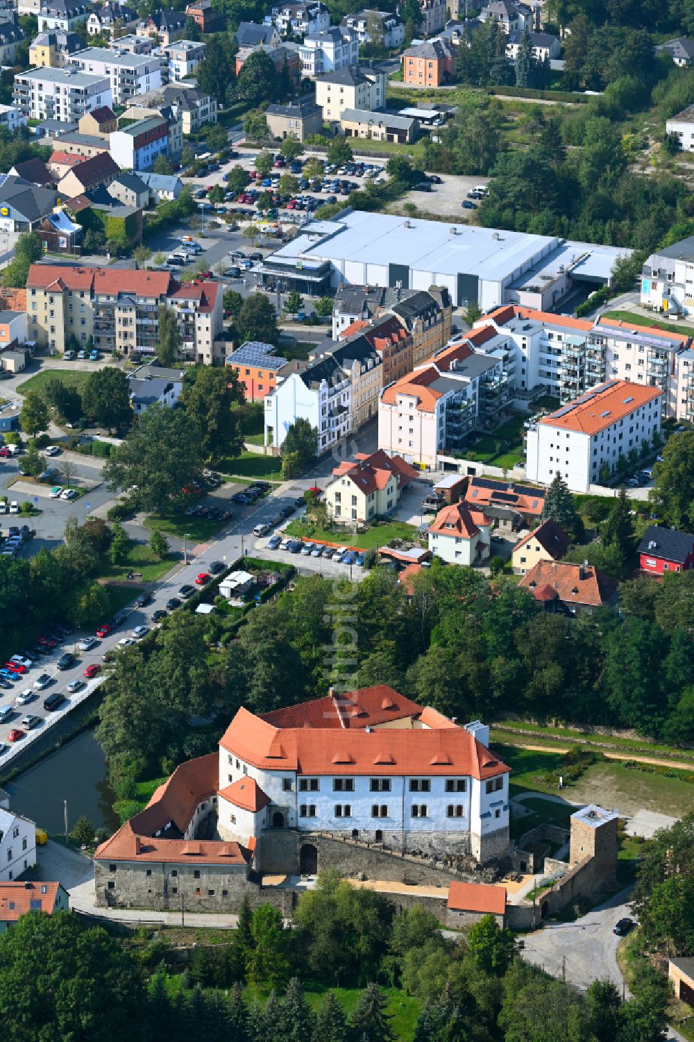 Radeberg von oben - Burganlage des Schloss Klippenstein in Radeberg im Bundesland Sachsen, Deutschland