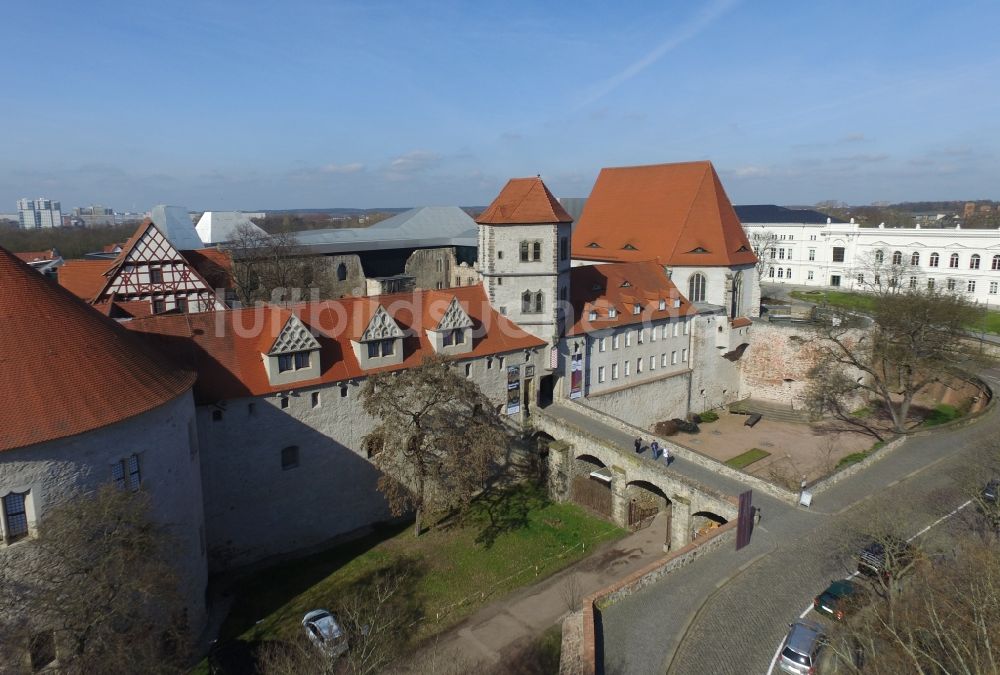 Halle (Saale) aus der Vogelperspektive: Burganlage des Schloss Kunstmuseum Moritzburg am Friedemann-Bach-Platz im Ortsteil Mitte in Halle (Saale) im Bundesland Sachsen-Anhalt