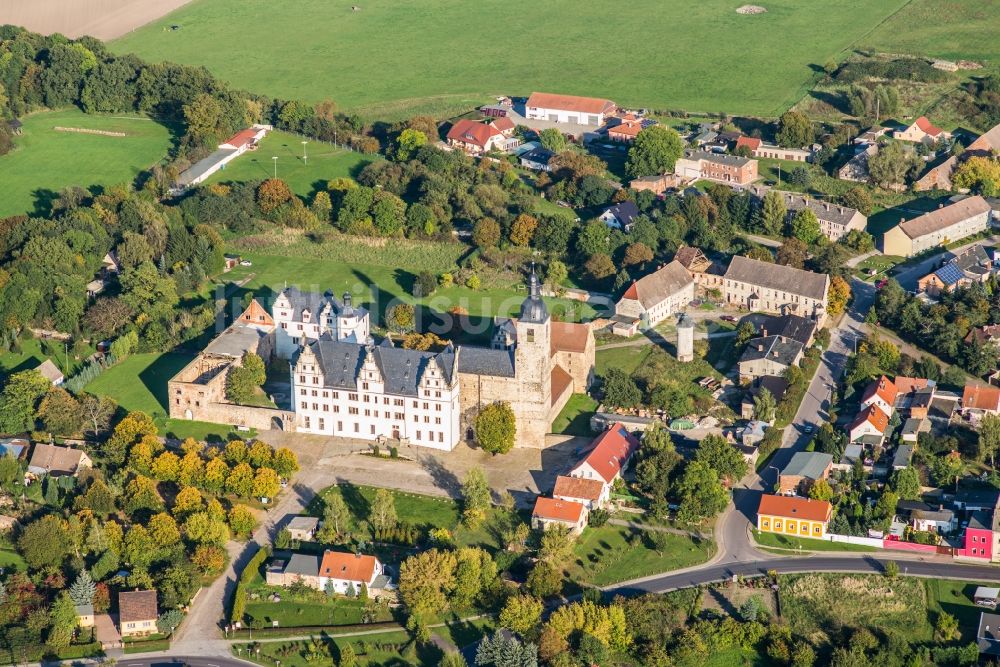 Leitzkau von oben - Burganlage des Schloss in Leitzkau im Bundesland Sachsen-Anhalt, Deutschland