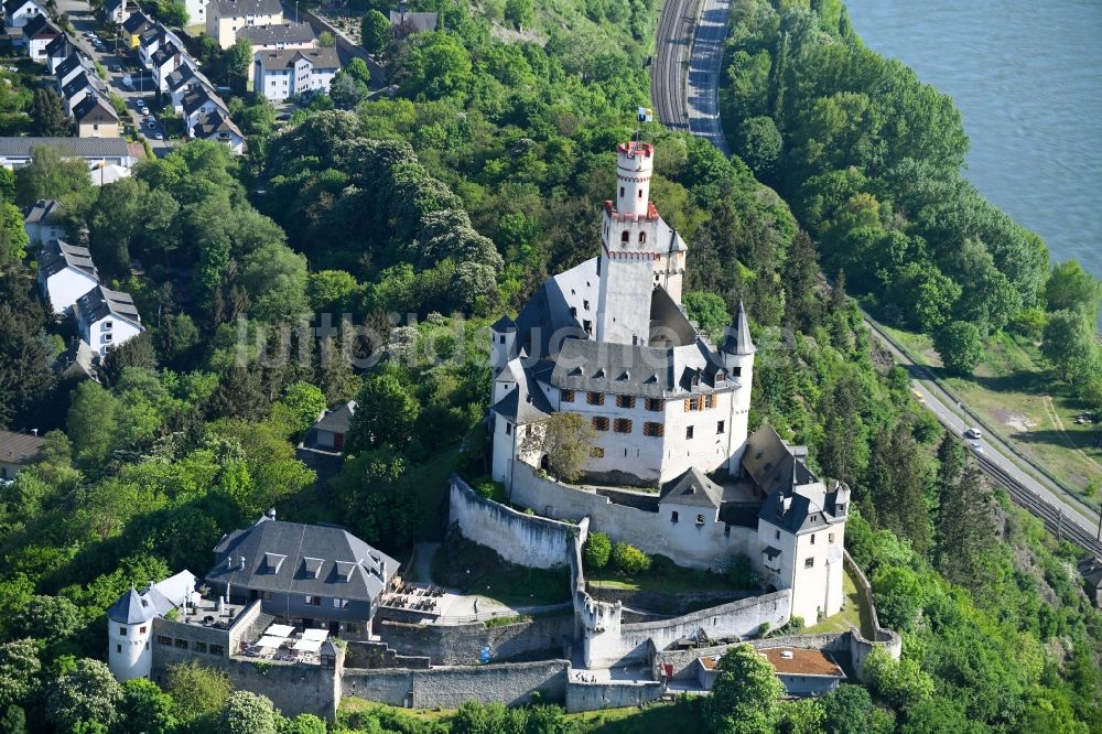 Braubach von oben - Burganlage des Schloss Marksburg in Braubach im Bundesland Rheinland-Pfalz, Deutschland