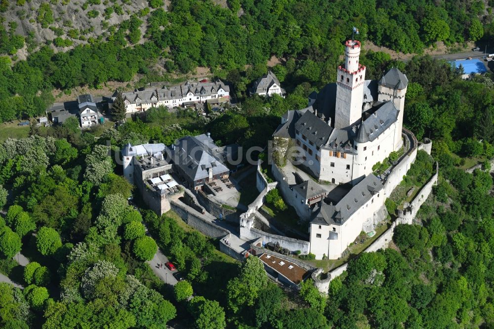 Braubach aus der Vogelperspektive: Burganlage des Schloss Marksburg in Braubach im Bundesland Rheinland-Pfalz, Deutschland