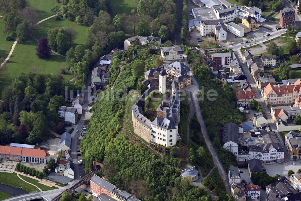 Luftaufnahme Greiz - Burganlage des Schloss Oberes Schloss in Greiz im Bundesland Thüringen, Deutschland