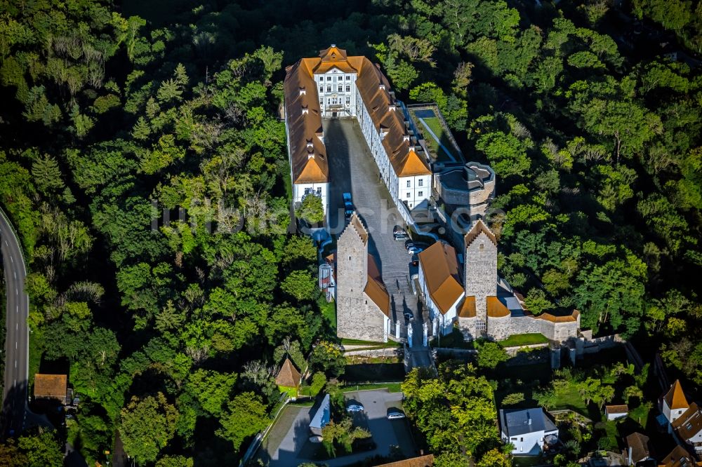 Beilngries aus der Vogelperspektive: Burganlage des Schloss im Ortsteil Hirschberg in Beilngries im Bundesland Bayern, Deutschland