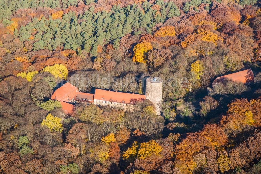 Luftbild Rabenstein/Fläming - Burganlage des Schloss im Ortsteil Raben in Rabenstein/Fläming im Bundesland Brandenburg, Deutschland