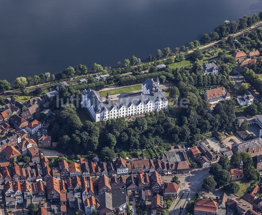 Luftbild Plön - Burganlage des Schloss Plön in Plön im Bundesland Schleswig-Holstein