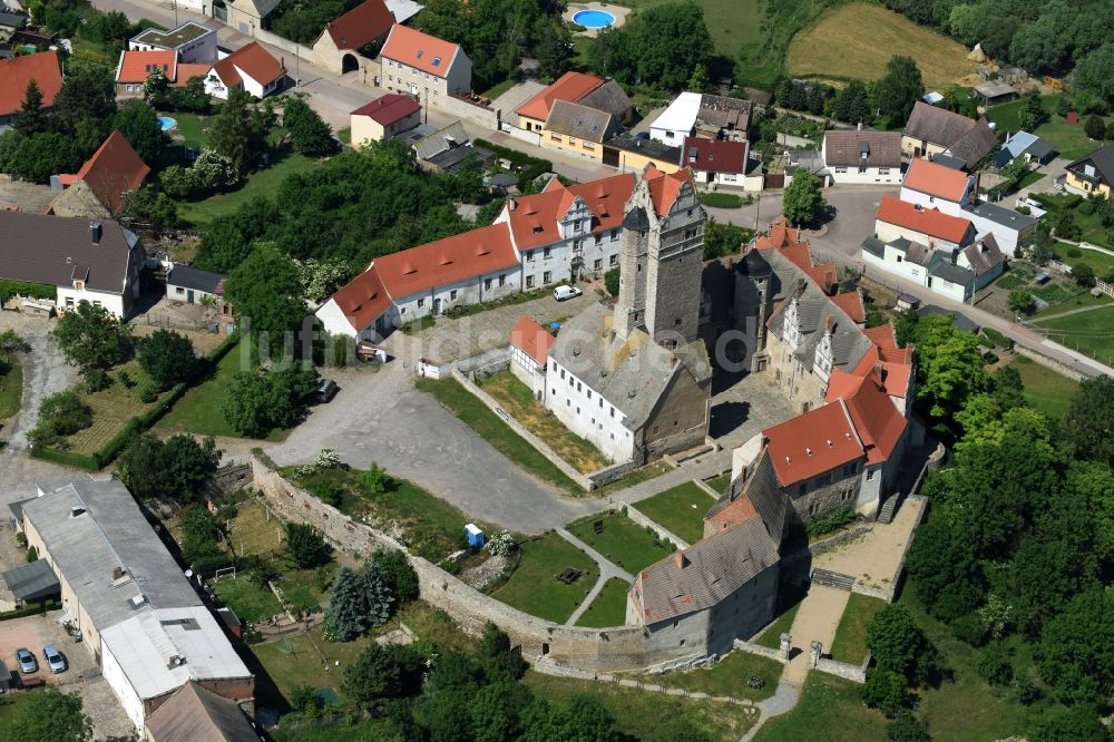 Luftaufnahme Plötzkau - Burganlage des Schloss Plötzkau in Plötzkau im Bundesland Sachsen-Anhalt, Deutschland