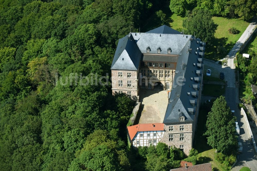 Luftaufnahme Diemelstadt - Burganlage des Schloss Rhoden in Diemelstadt im Bundesland Hessen, Deutschland